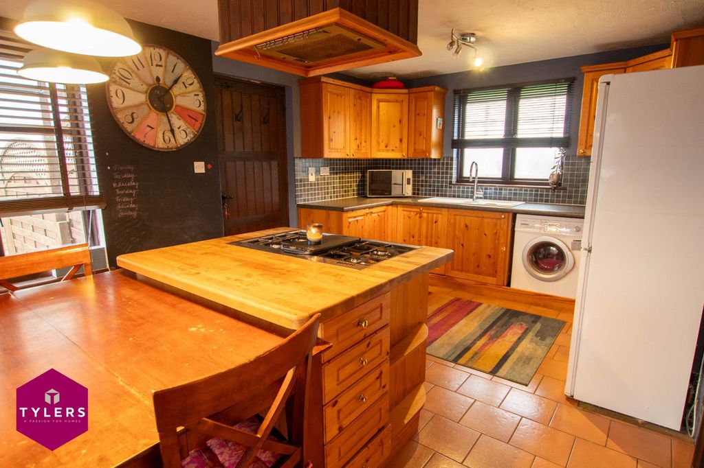 Property photo 3 of 22 Picture No. 05