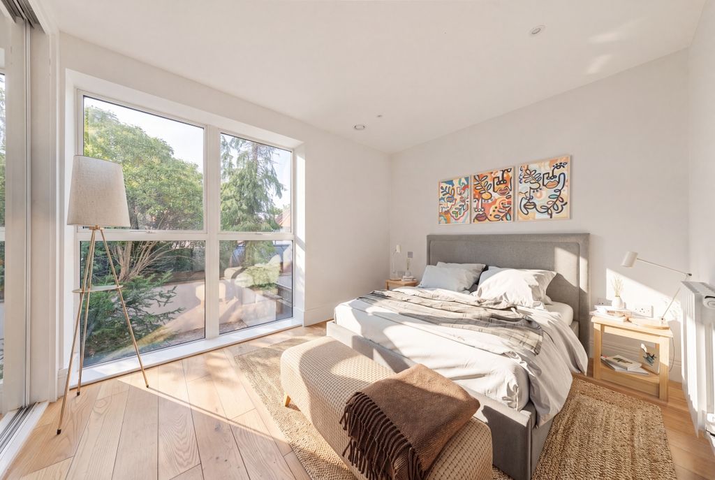 Property photo 3 of 14 Bromyard Avenue