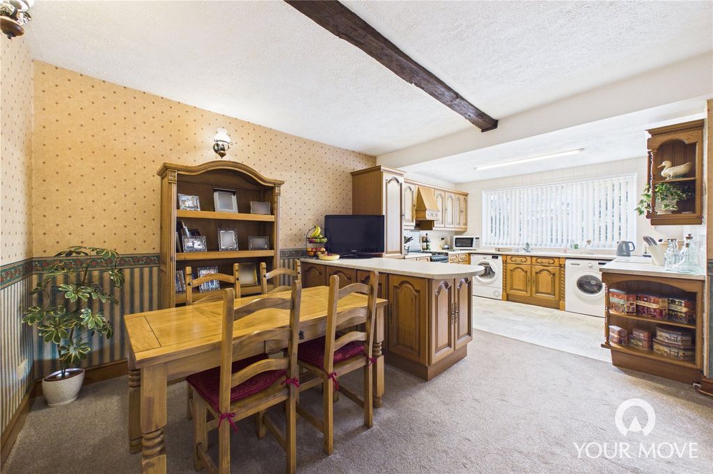 Property photo 3 of 14 Kitchen/Dining Room