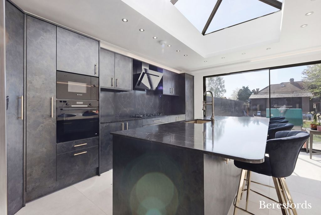 Property photo 3 of 31 Picture No. 62