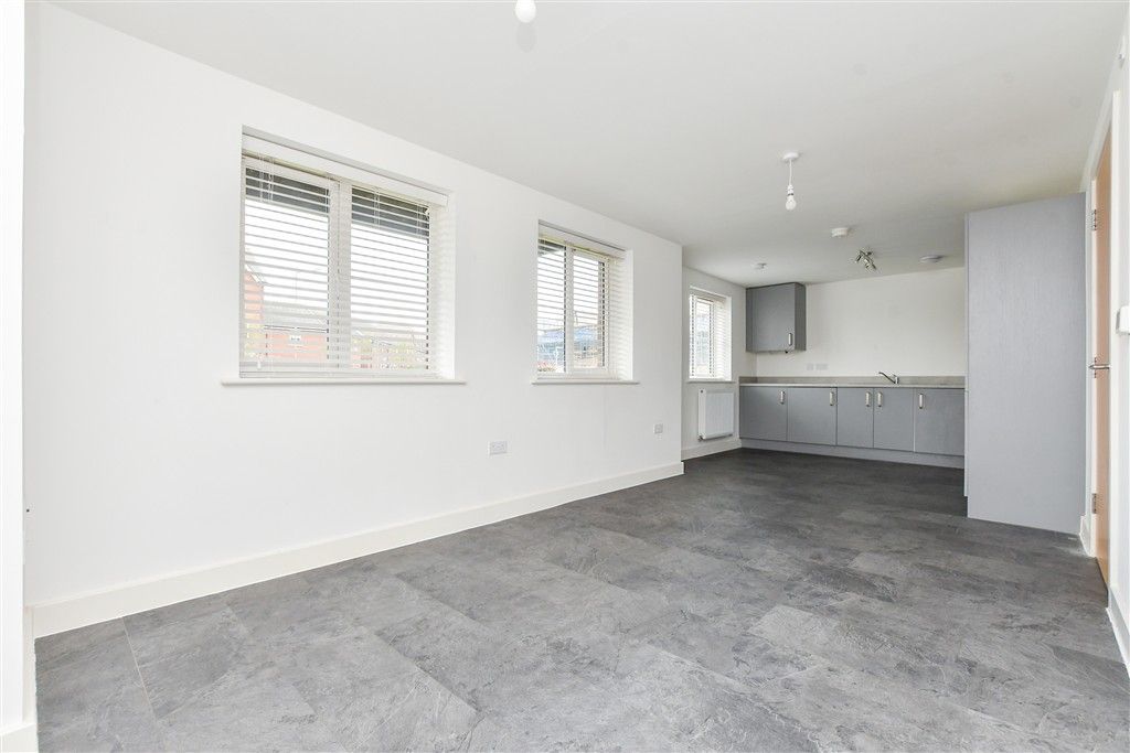 Property photo 1 of 9 Lounge/Diner