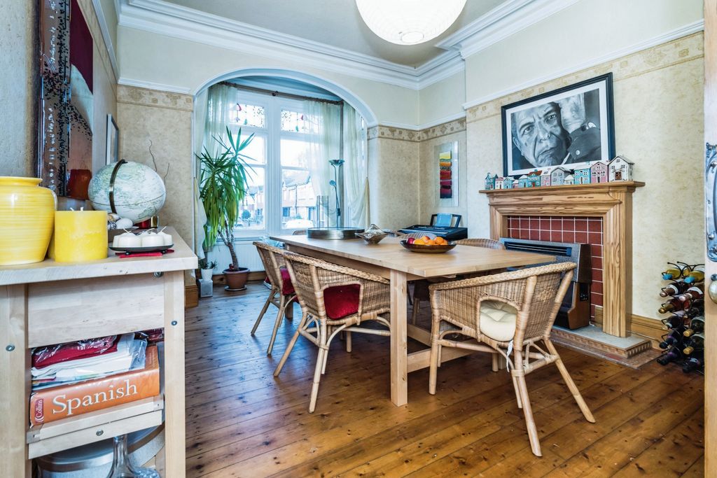 Property photo 2 of 33 Dining Room