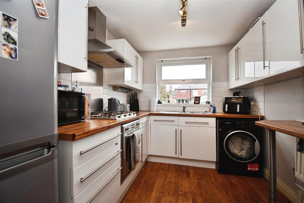 Property photo 3 of 12 195Ae1Db-U 20 2828 29.Jpg