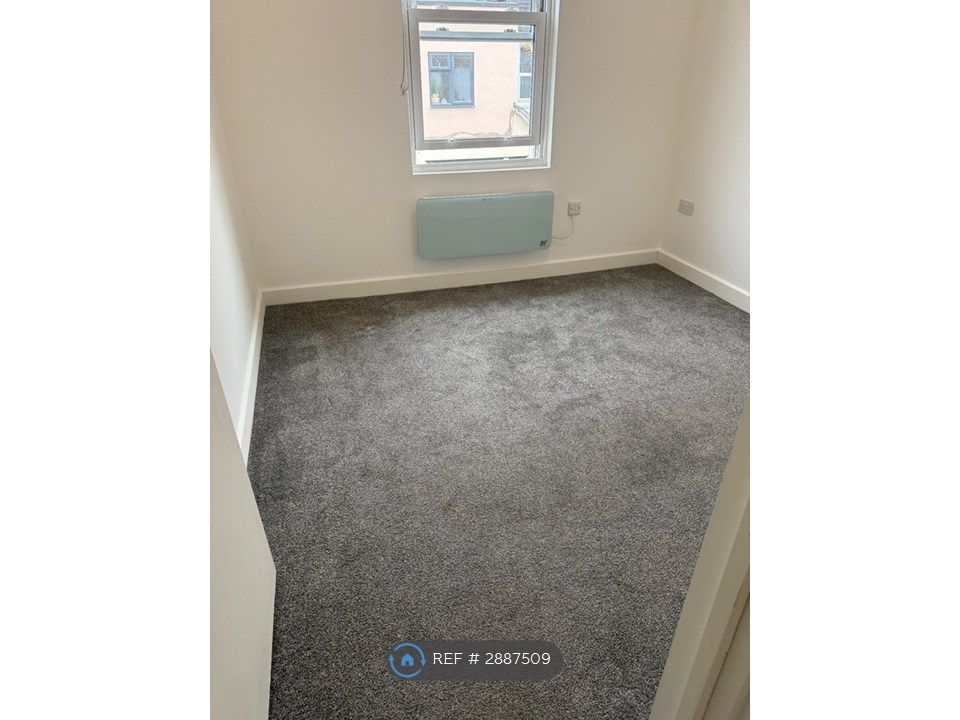 Property photo 2 of 28