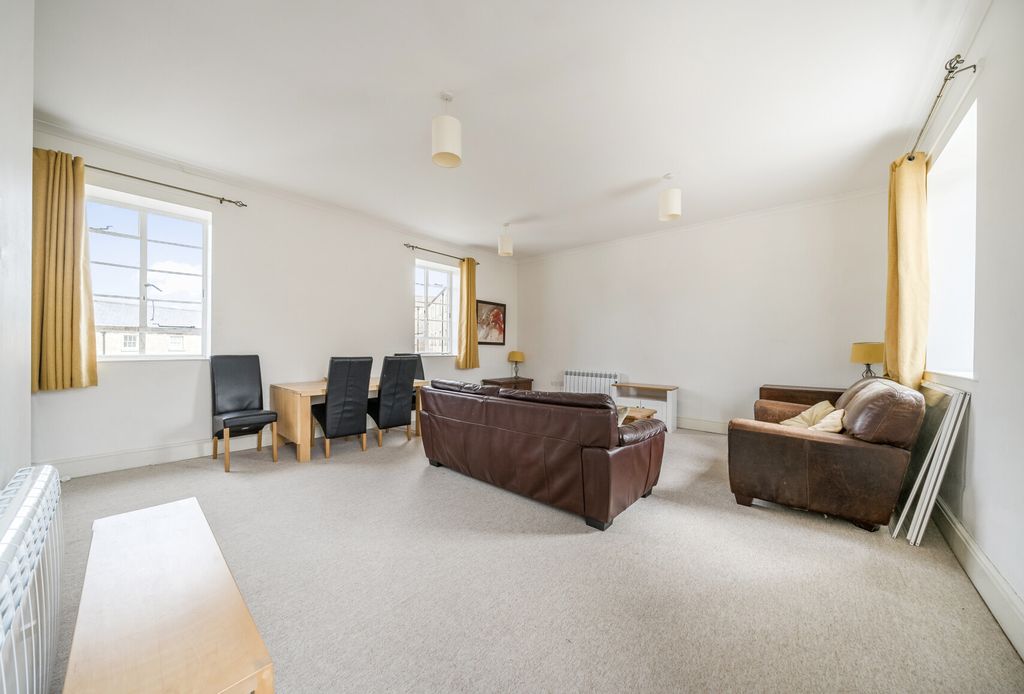 Property photo 3 of 13 Sitting Room