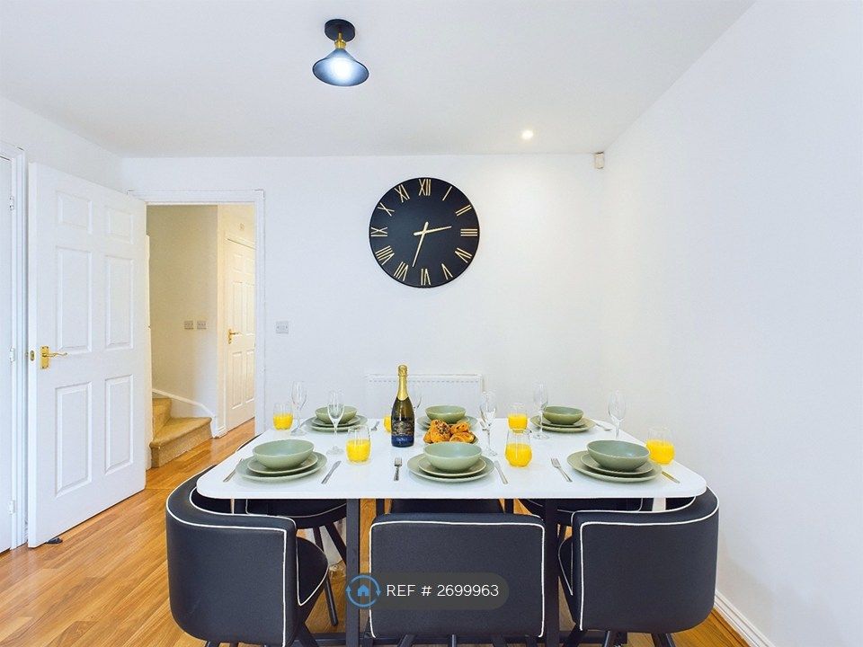 Property photo 2 of 35