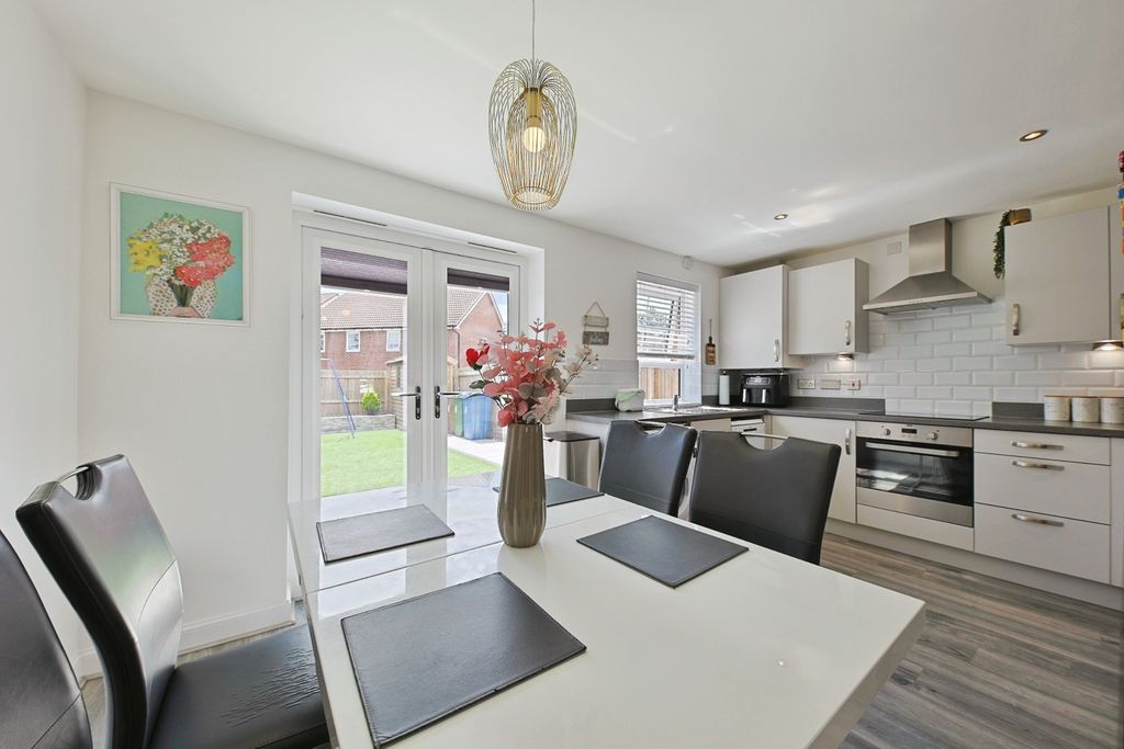 Property photo 3 of 11 4291877