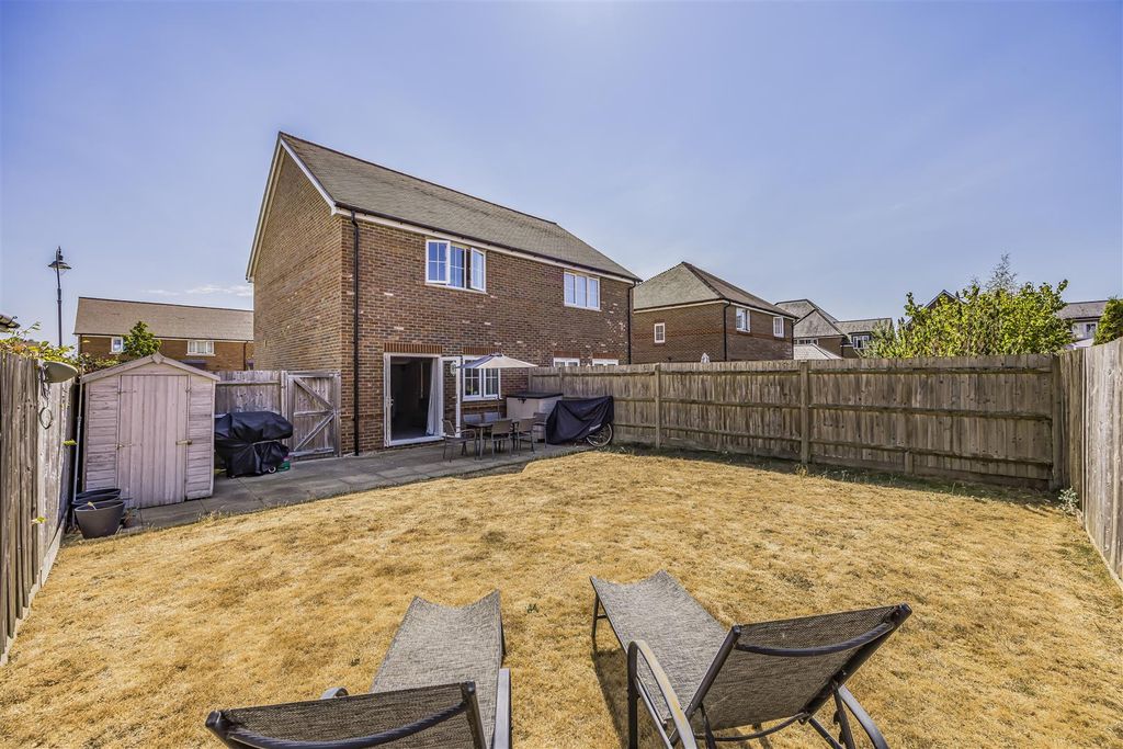 Property photo 2 of 15 Worcester Drive, Southbourne-Porticomarketing-Nexa