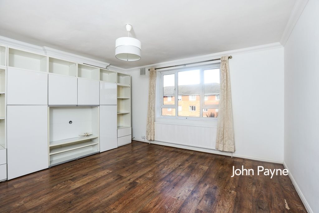 Property photo 3 of 10 Reception