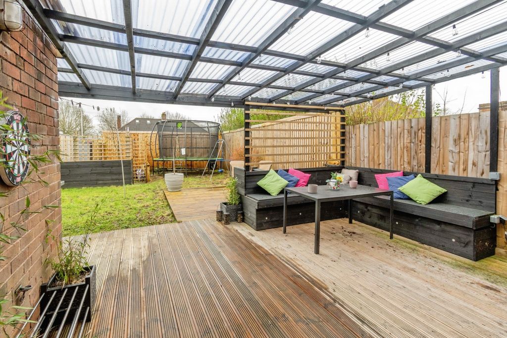 Property photo 2 of 15 Decking