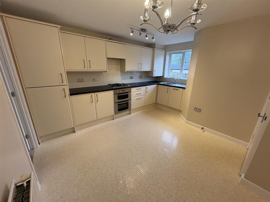 Property photo 3 of 7 Dining Kitchen