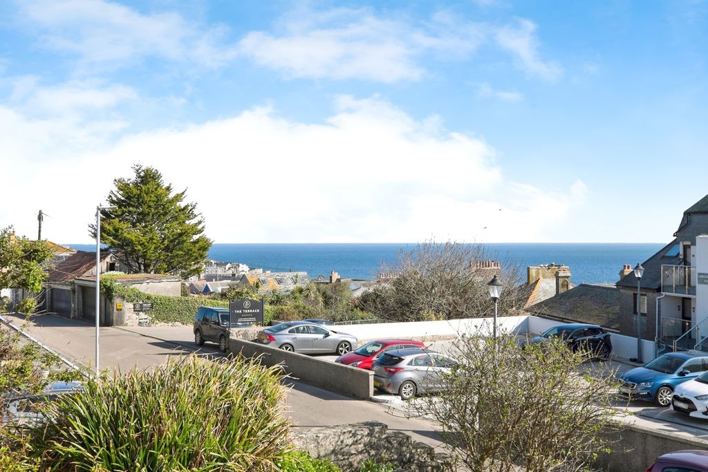 Property photo 3 of 17 Photo