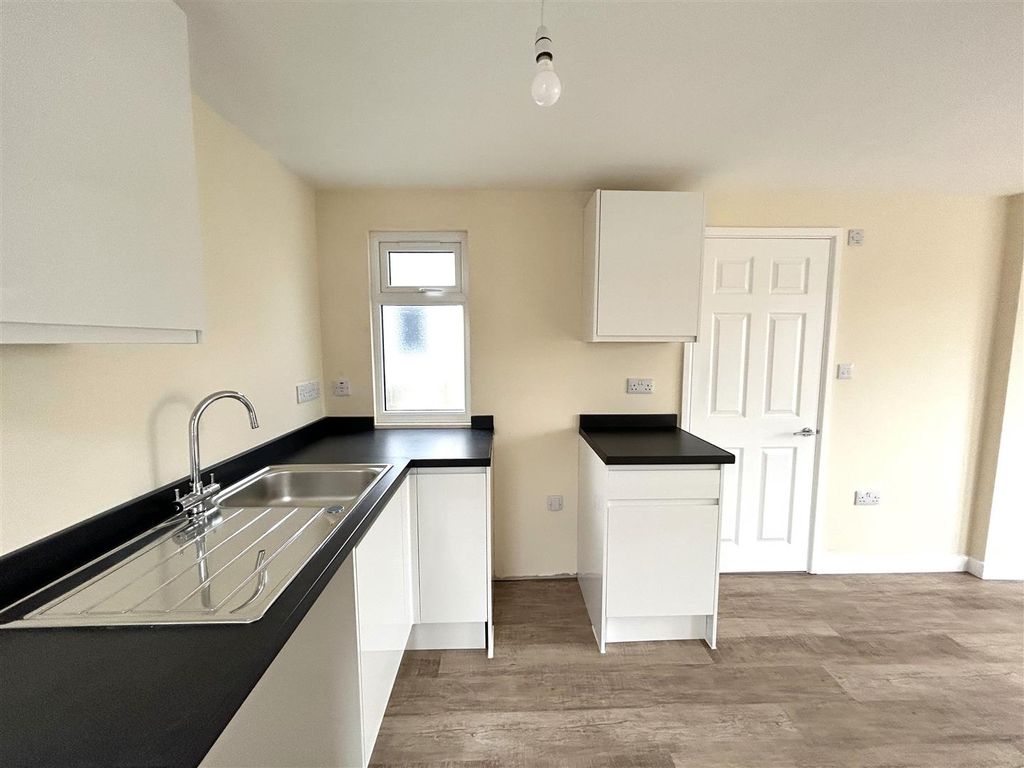 Property photo 3 of 7 Lounge/Kitchenette