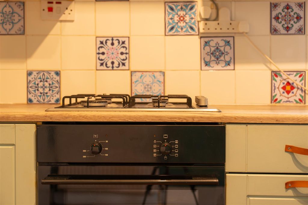 Property photo 3 of 18 Darnhall Inside-12.Jpg