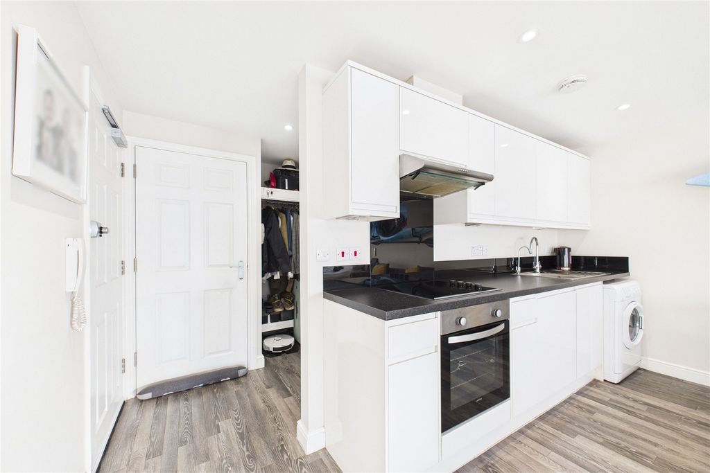 Property photo 3 of 6 Picture No. 14