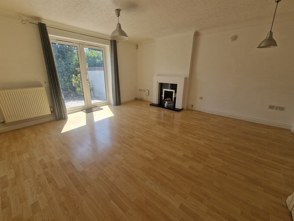 Property photo 2 of 15 Sitting Room