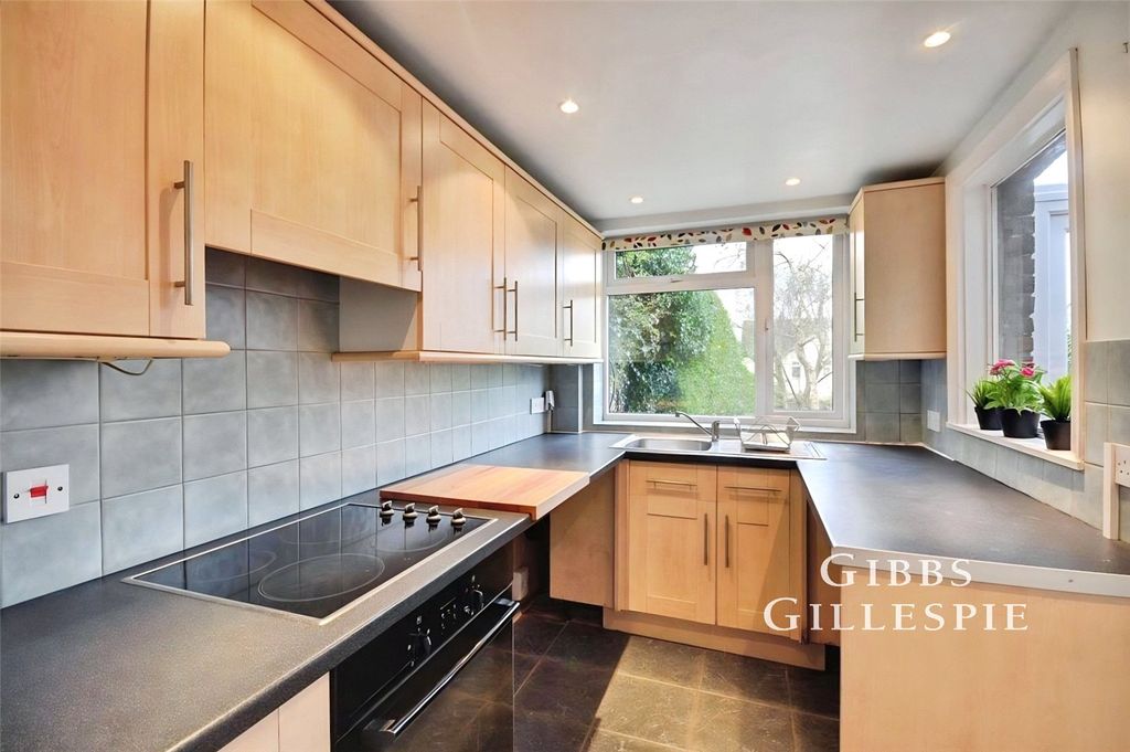 Property photo 2 of 11 2