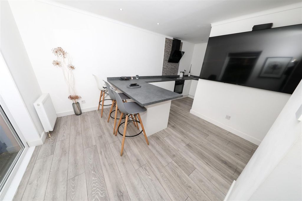 Property photo 2 of 15 B