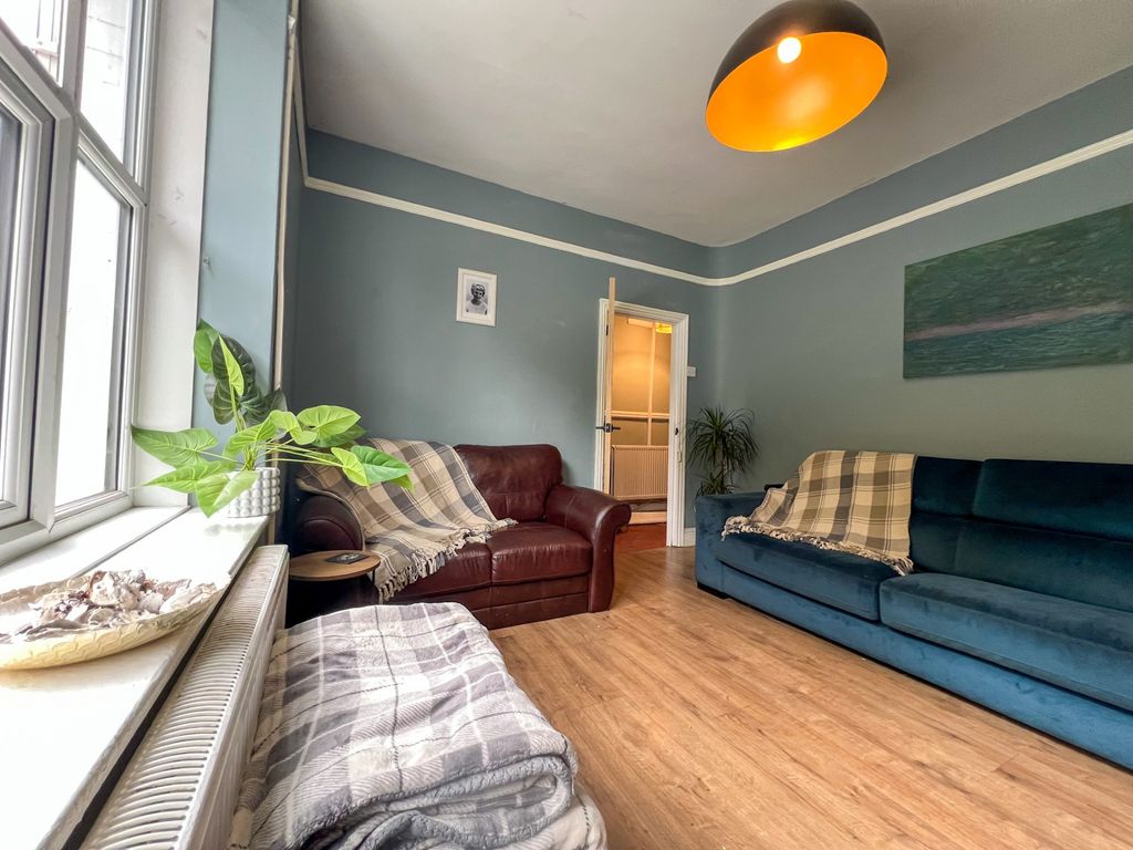 Property photo 3 of 17 39970Bba-4Ead-490d-9B0d-03208c88F6c0