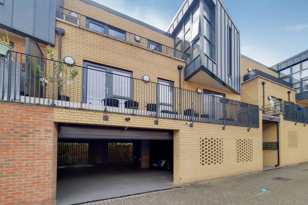 Property photo 1 of 10 External