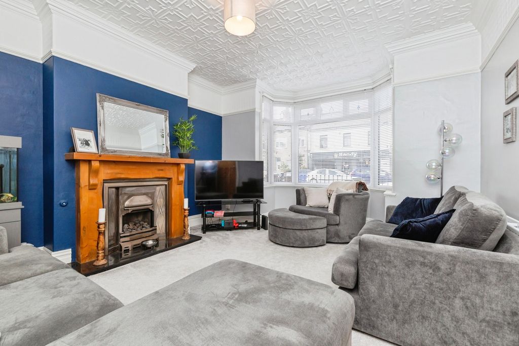 Property photo 2 of 21 Pbox-Img.Jpg