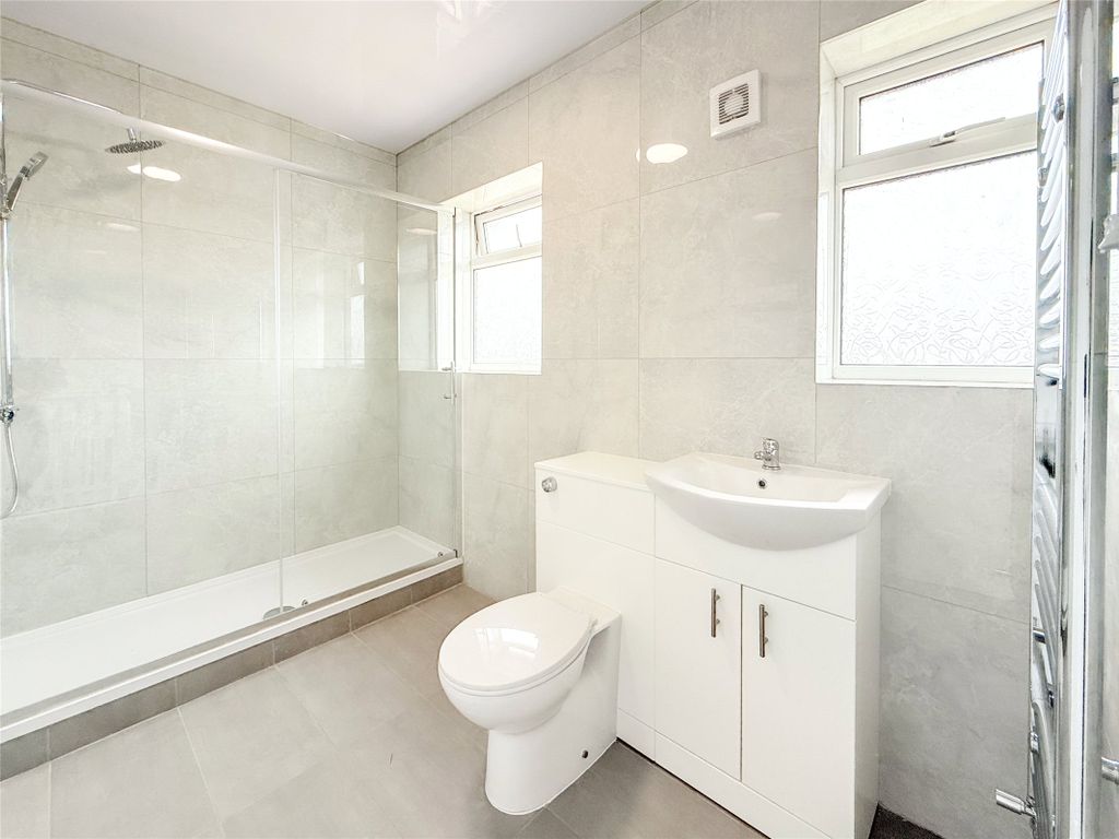 Property photo 3 of 16 Bathroom