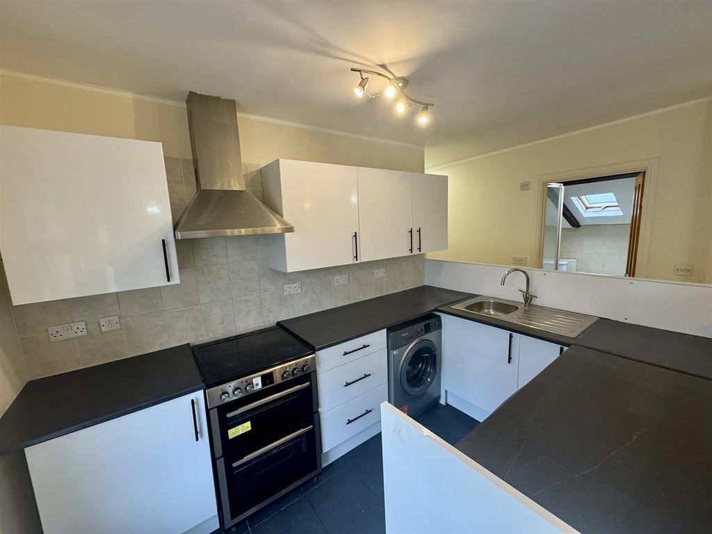 Property photo 2 of 12 Kitchen