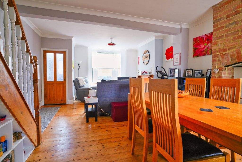 Property photo 3 of 11