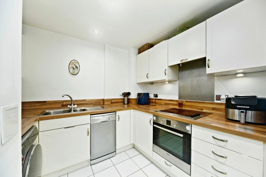 Property photo 2 of 15 Kitchen