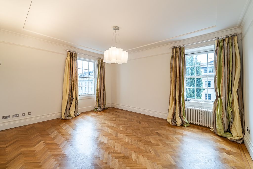 Property photo 2 of 36 Flatt-E-65-Warwic...