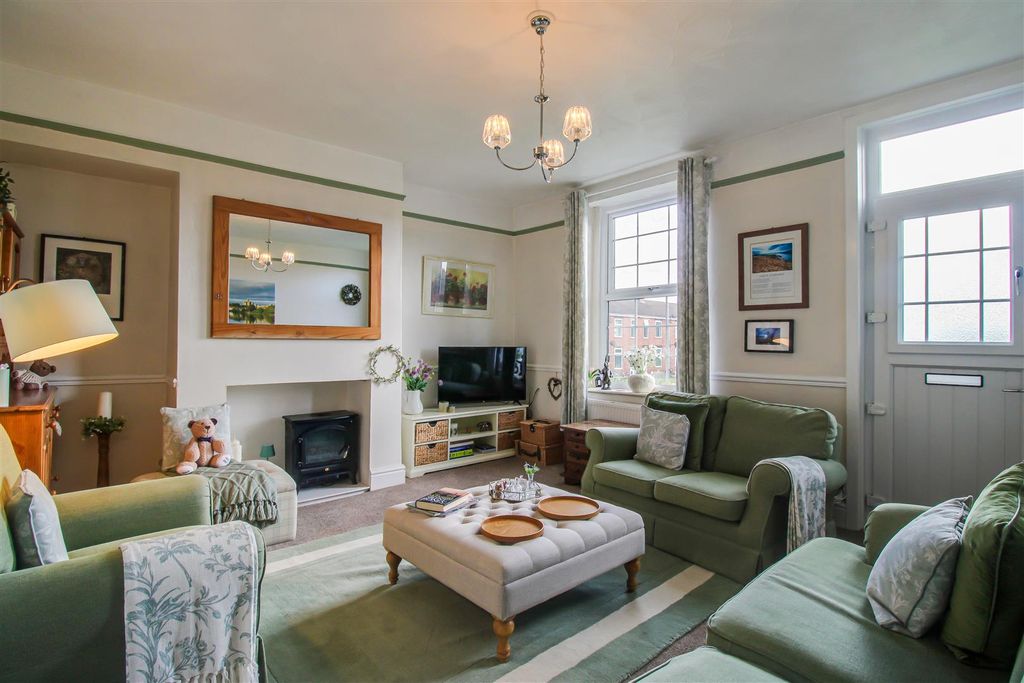 Property photo 3 of 11 Lounge/Diner