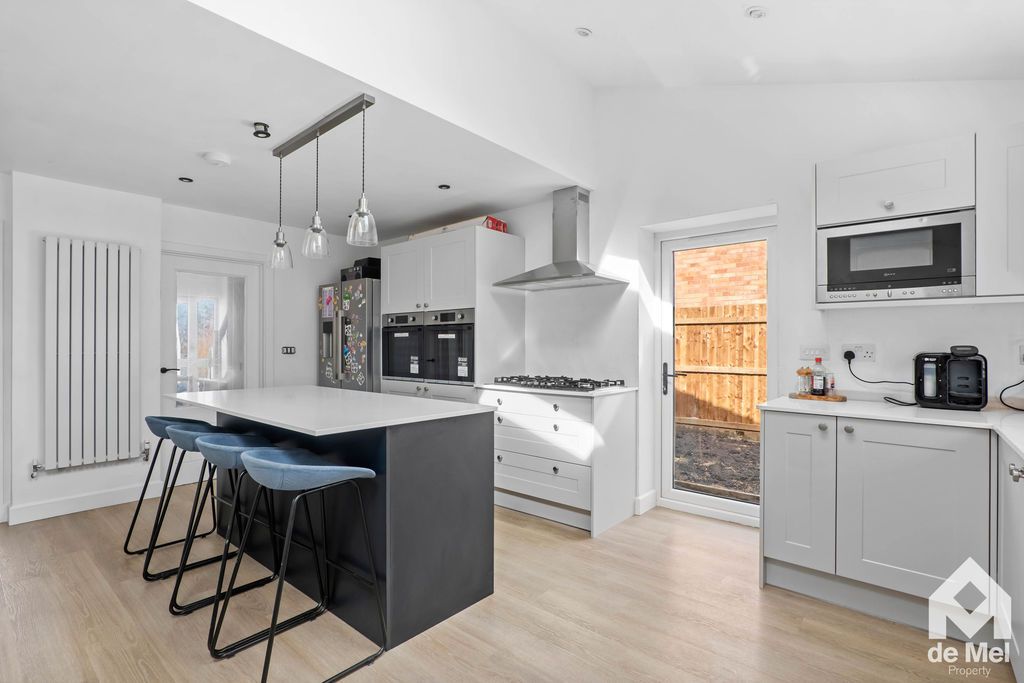 Property photo 2 of 11 Photo 7