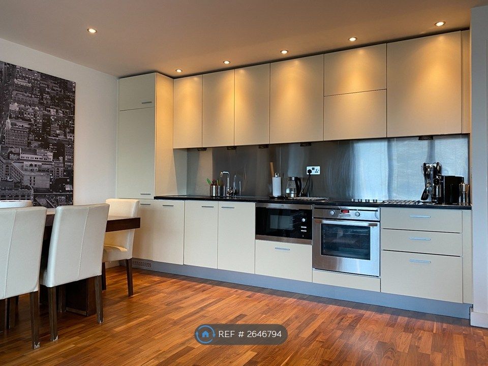 Property photo 3 of 10 Kitchen