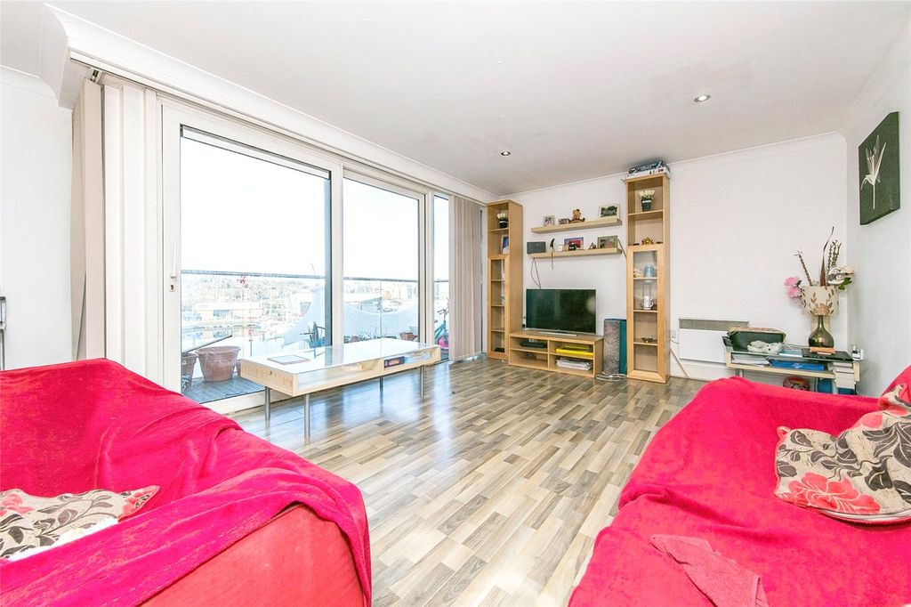 Property photo 2 of 11