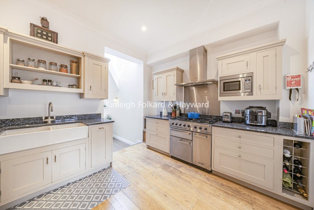 Property photo 3 of 14 2A13Ac26-d2Aa-4E91-8