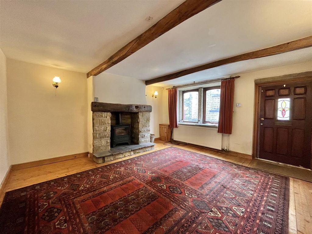 Property photo 3 of 11 Lounge