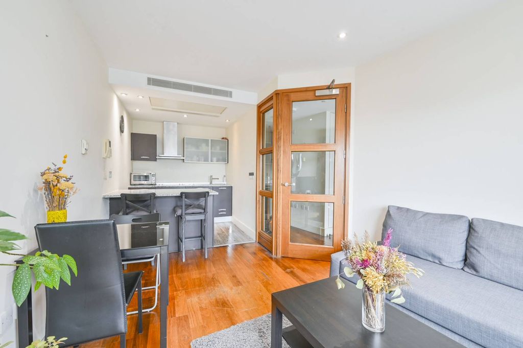 Property photo 3 of 7