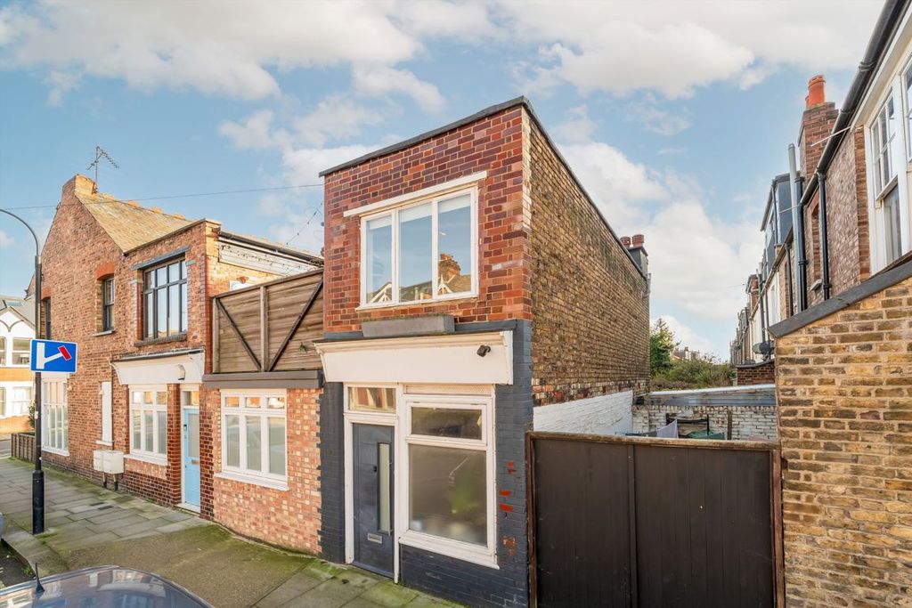 Property photo 1 of 6