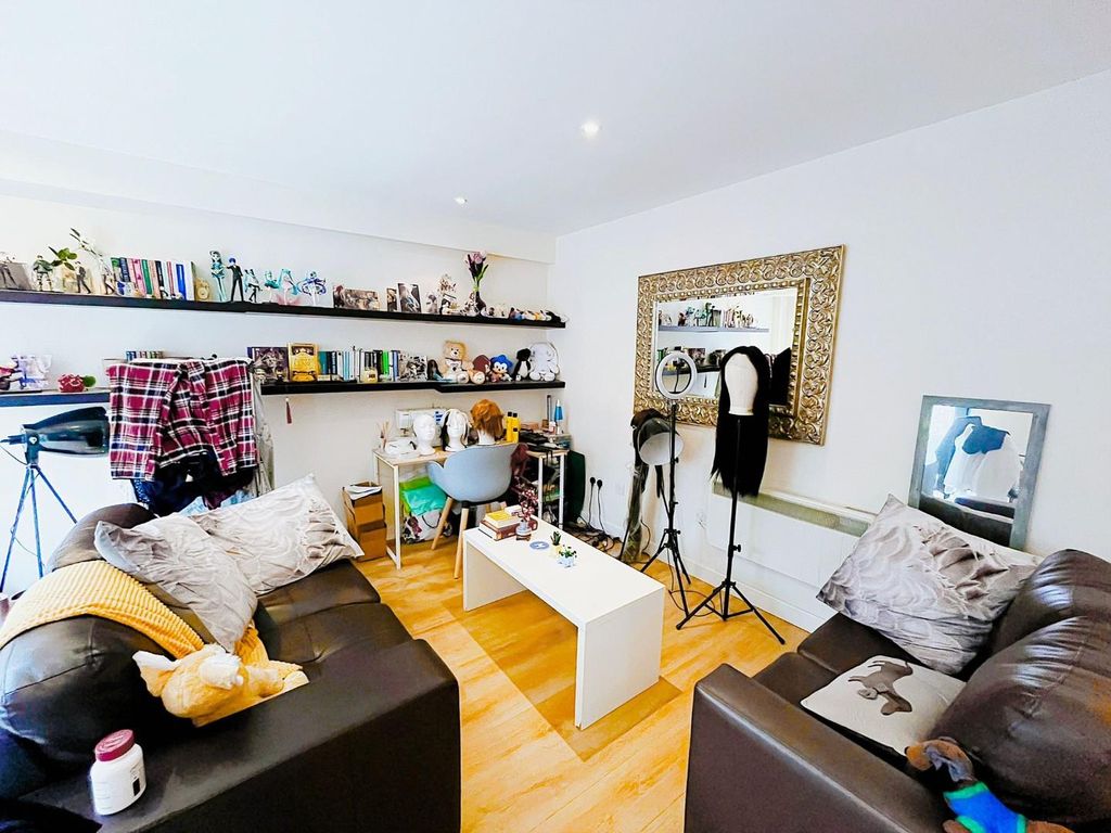 Property photo 2 of 8