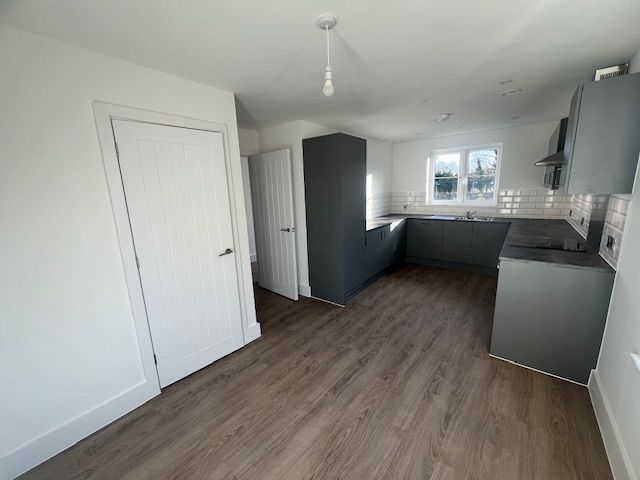 Property photo 3 of 14 Kitchen