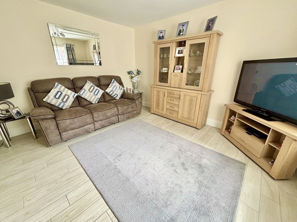 Property photo 3 of 34 Sitting Room