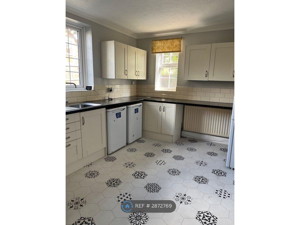 Property photo 2 of 9 Kitchen