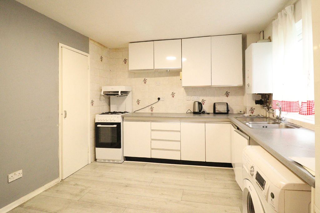 Property photo 2 of 12 Picture No. 42