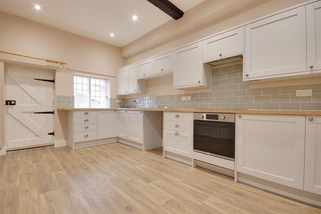 Property photo 2 of 22 Kitchen.Jpg