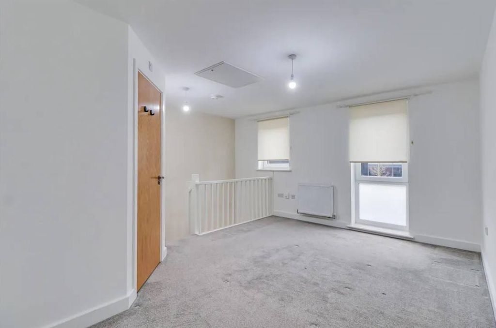 Property photo 3 of 8 Bedroom 1