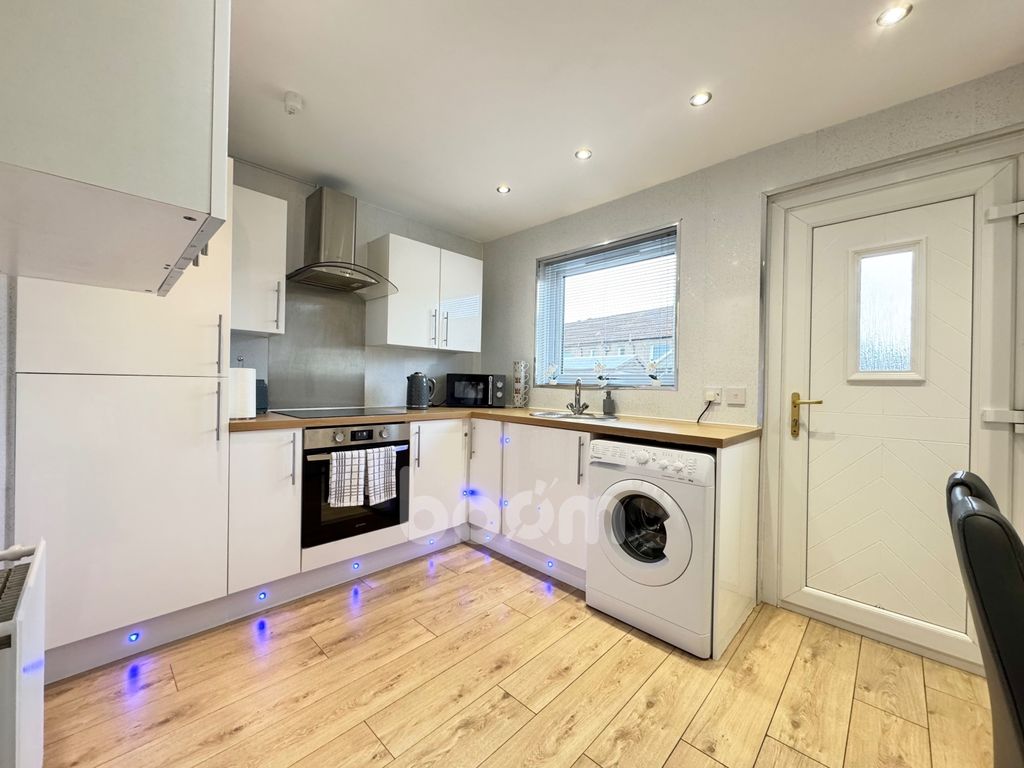 Property photo 3 of 15 Rowan Place, Beith Kitchen