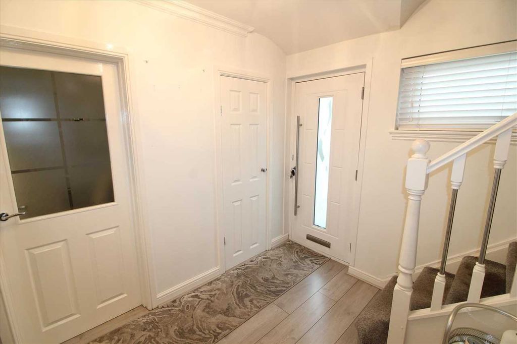 Property photo 3 of 13 Hall