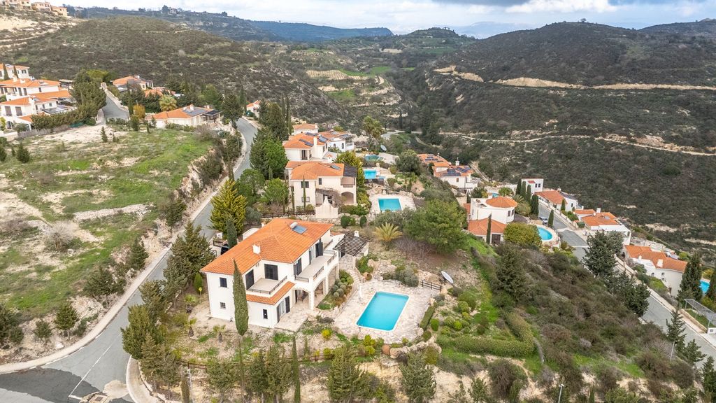 Property photo 2 of 39