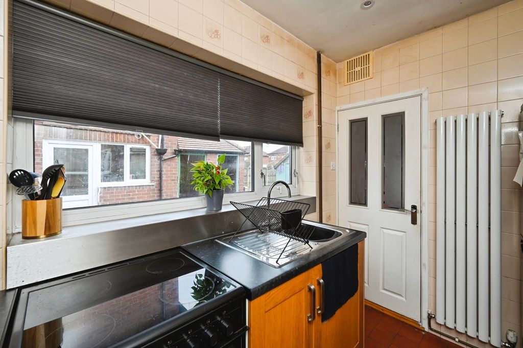 Property photo 3 of 16 Kitchen