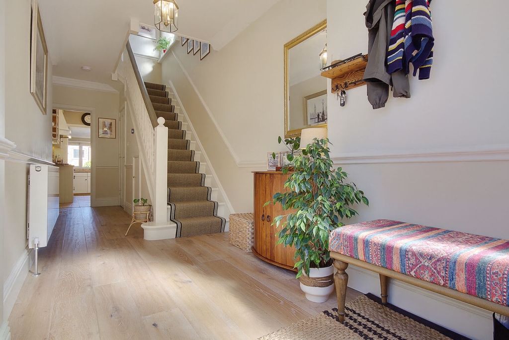 Property photo 3 of 44